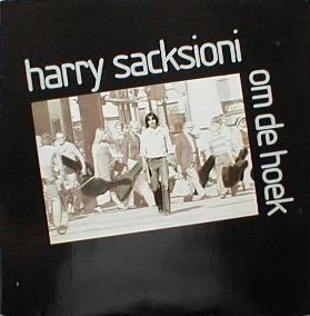Harry Sacksioni - Om De Hoek